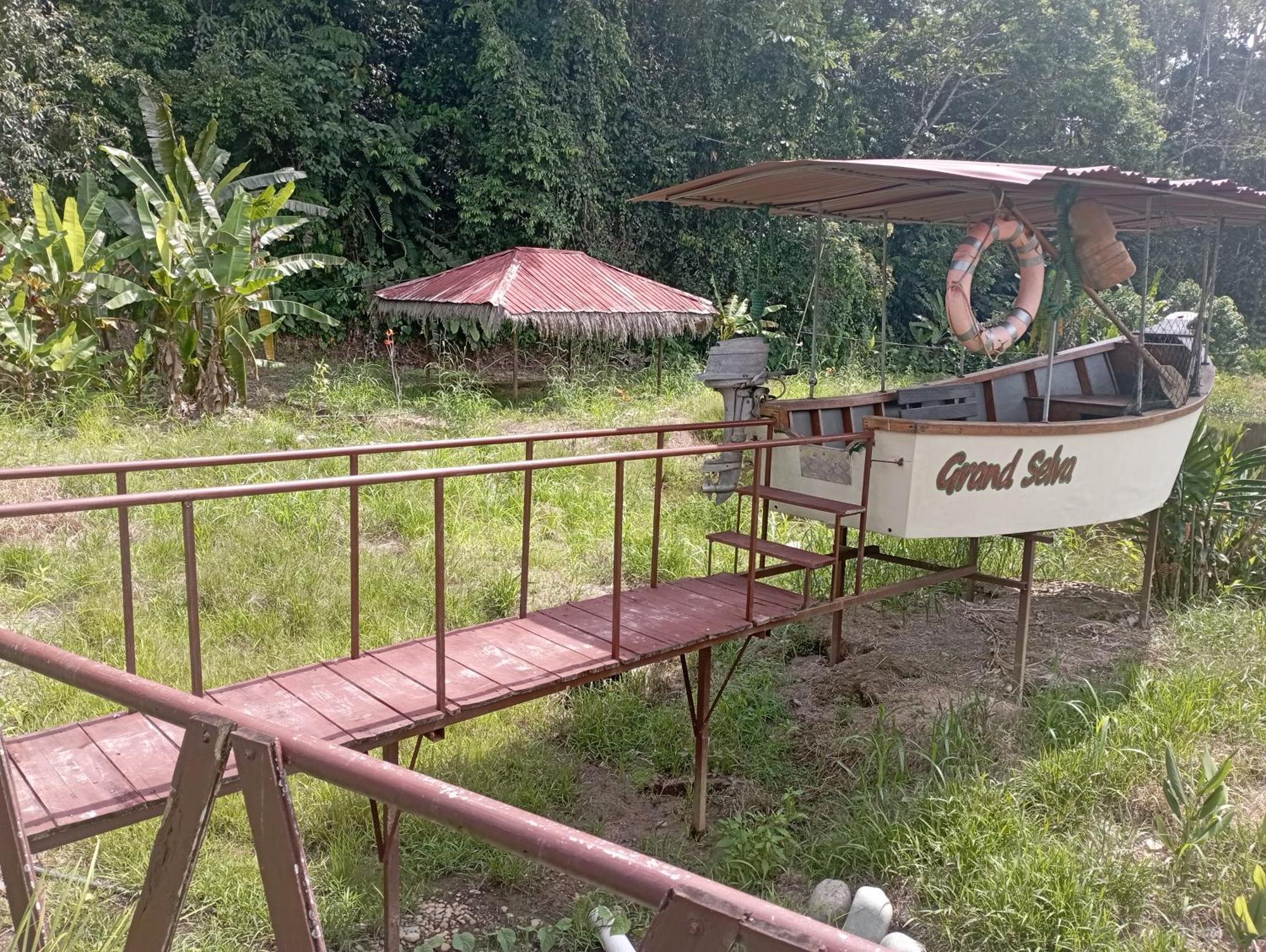 Grand Selva Lodge & Tours テナ エクステリア 写真